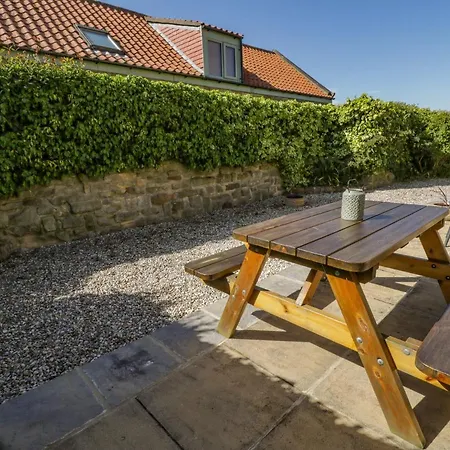 Holiday home Danby